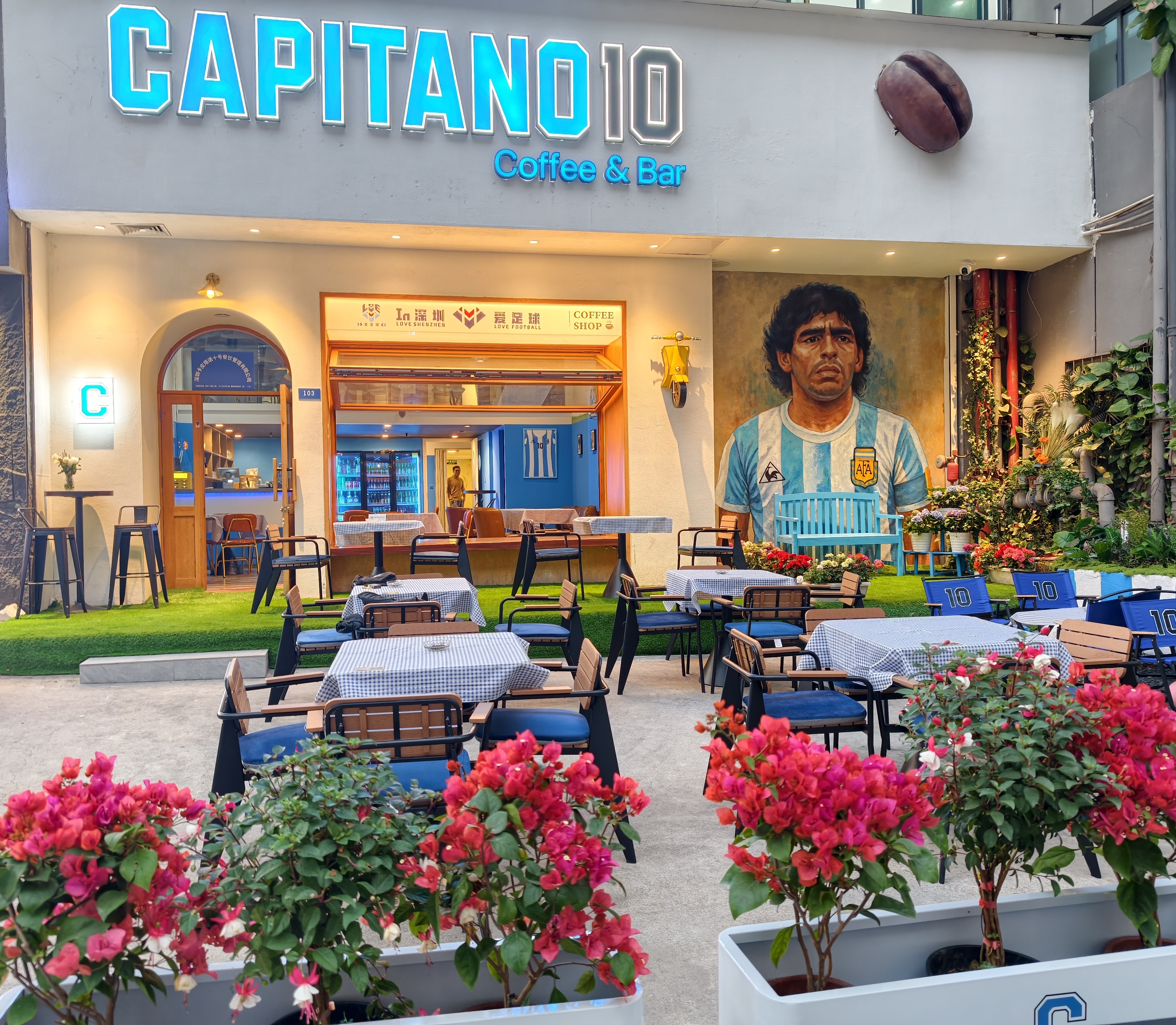 Capitano 10 Inside